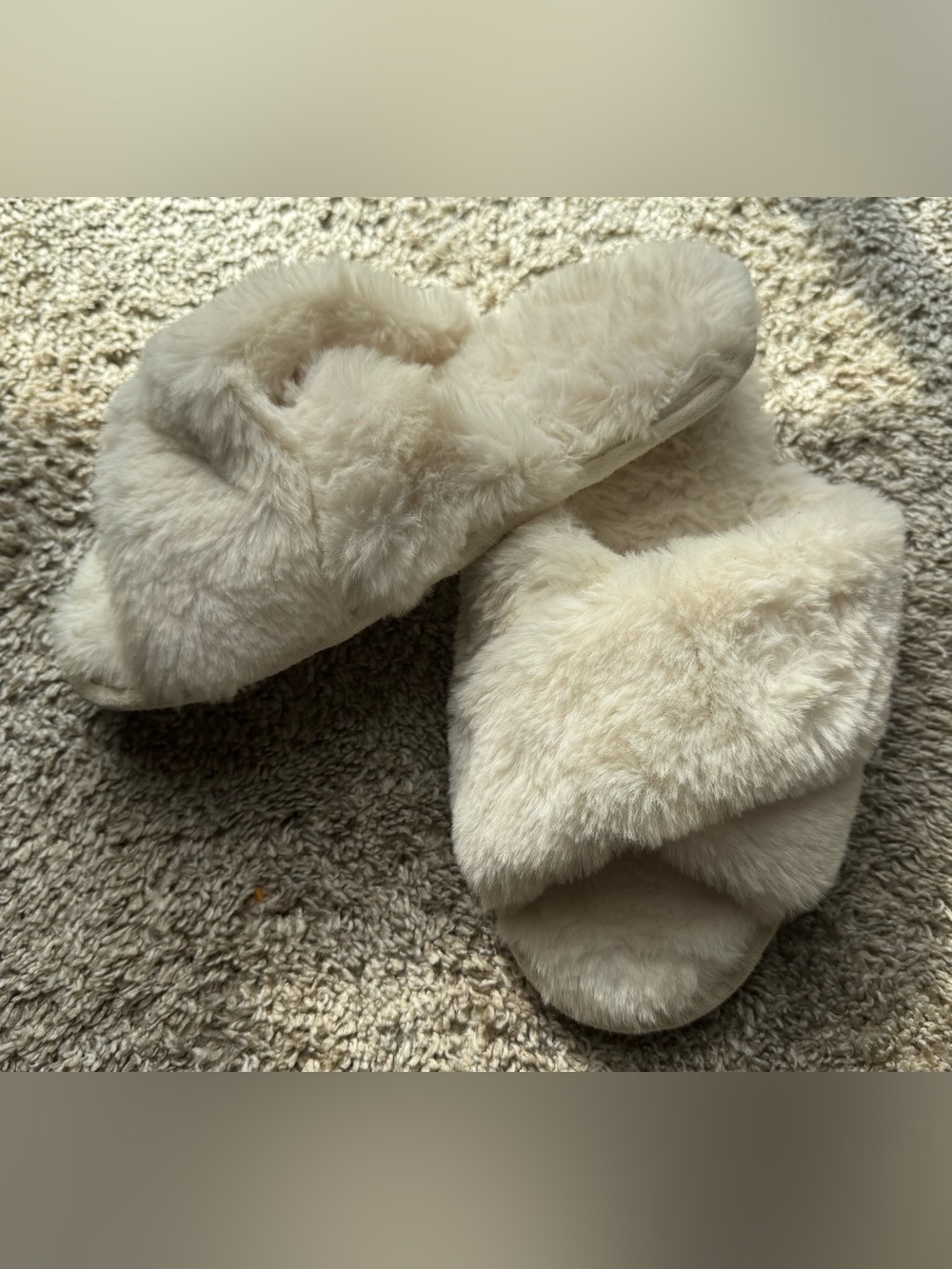 Women’s Ivory Faux Fur Cross Band Slippers – Size 8 / Small 10” Sole